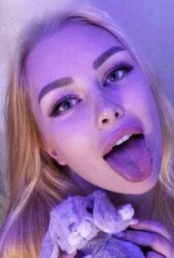 Sienna Lee